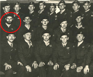 אהרון דוידי עם מפקדי הצנחנים 1953